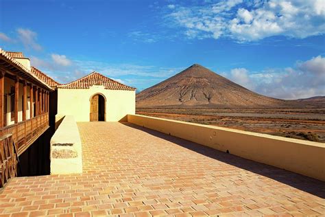 Volcano In Fuerteventura Photograph by Wladimir Bulgar/science Photo ...