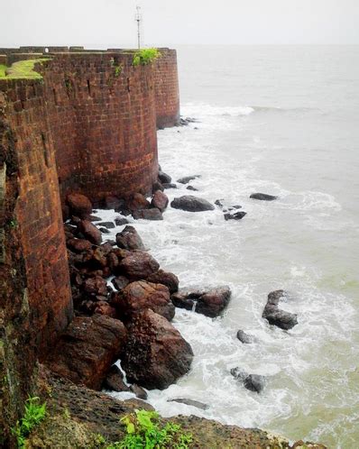 vijaydurg fort and beach photo gallery - sindhudurg district | Konkan ...