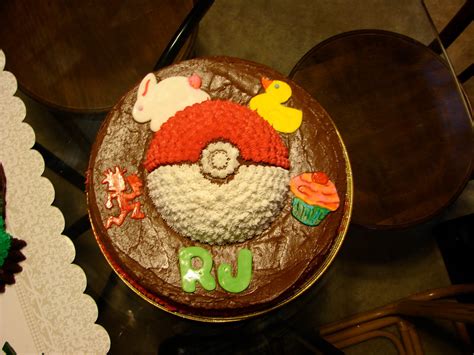 Sarah's Sweet Treats: Pokemon Ball Cake