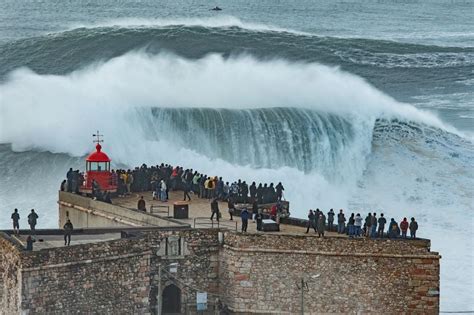 Nazare - Big Waves | Best Time | Season | Wave Height