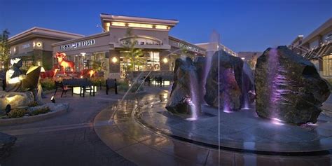 The Summit Mall: outdoor mall offers shopping, dining and entertainment. | Reno nevada, Nevada ...