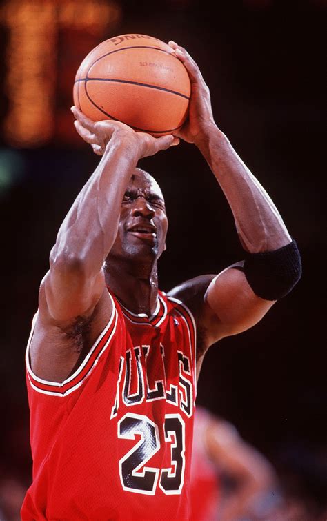 Michael Jordan - Willia Hendrick