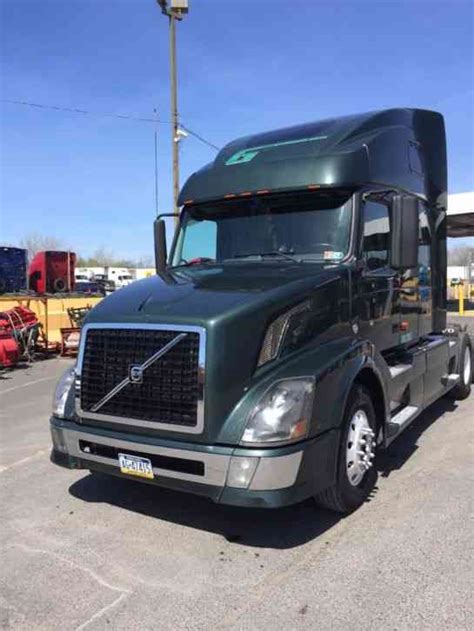 Volvo (2007) : Sleeper Semi Trucks