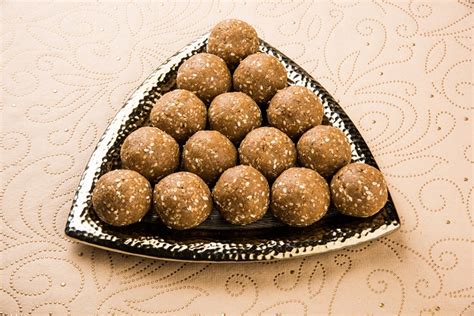 Makar Sankranti Special: How to make Til Ladoo for Sankranti 2017 | India.com