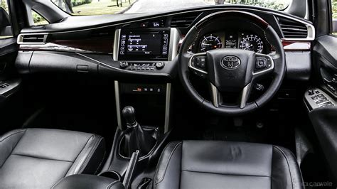 Interior fulldash Image, Toyota Innova Crysta Photo - CarWale