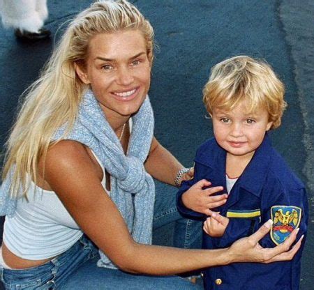 11 Rare Photos Of Yolanda Hadid When She Was Young