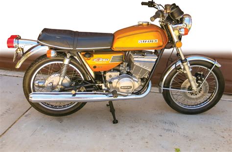 Retrospective: 1973-1975 Suzuki GT250 Hustler | Rider Magazine