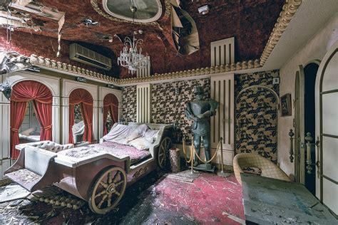 Take A Look Inside An Abandoned Love Hotel in Japan - Creepy Gallery | eBaum's World