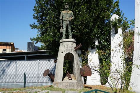 Statue of the railroader,of a great hero and man (Enrico toti) : r/trains