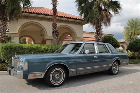 1988 Lincoln Town Car Signature Series for sale in Orlando, Florida, United States for sale ...