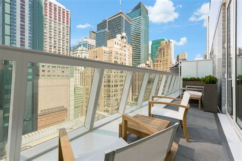 Balcony Room_AC Hotel New York Times Square_v1_current - Aigo