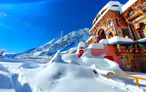 Uttarakhand: Badrinath Temple Wrapped Under Heavy Snow - Dynamite News