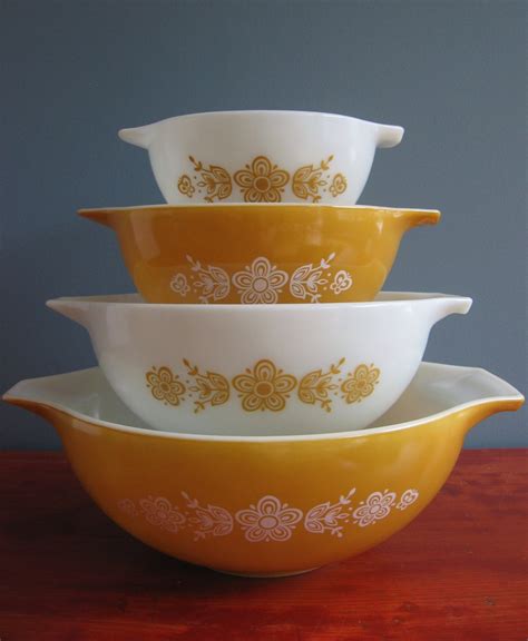 Vintage Pyrex Butterfly Gold Cinderella Mixing Bowl Complete