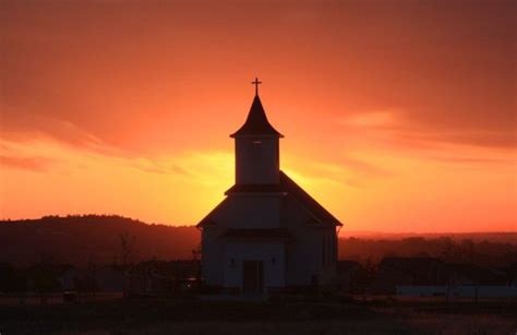 Sunrise services harken back to 1st Easter, starting in darkness and ending in a new day ...