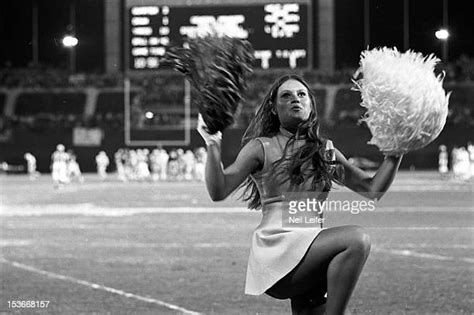 1,299 Chicago Bears Cheerleaders Stock Photos, High-Res Pictures, and ...