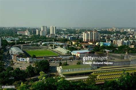 Bagnan Railway Station Fotografías e imágenes de stock - Getty Images