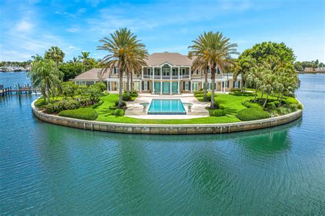 A Waterfront Mansion in Vero Beach, Florida, Sells for $20 Million ...