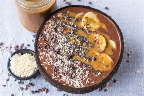 Chocolate Peanut Butter Smoothie Bowl - Hungry Healthy Happy