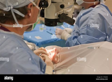 Ophthalmologist performing cataract surgery Stock Photo - Alamy