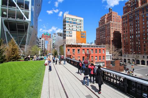 The High Line in New York - An Urban Elevated Park Overlooking NYC's Famous Skyline – Go Guides