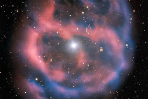 Astronomers capture stunning planetary nebula with dying star at its heart