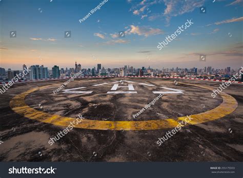 Helipad On Roof Skyscraper Cityscape View Stock Photo 255175933 - Shutterstock