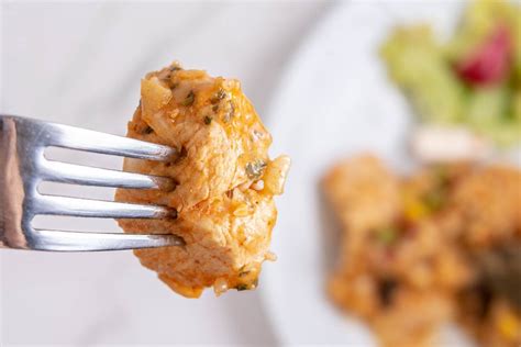 Closeup of Chicken Meat on the fork with blurred background - Creative Commons Bilder