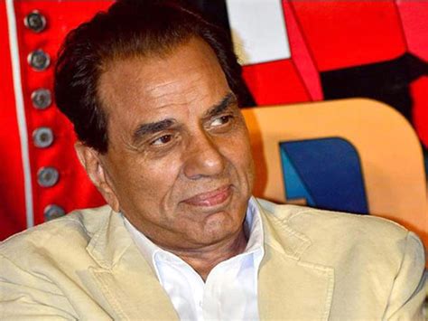 Veteran actor Dharmendra admitted to Breach Candy Hospital in Mumbai - Oneindia News