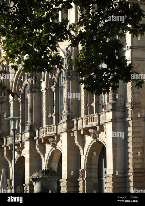 Facade of the New City Hall of Hannover Stock Photo - Alamy