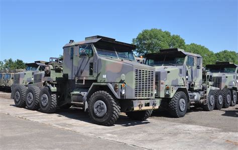 Oshkosh M1070 : Heavy equipment transporter (HET) | Phil Hamilton | Flickr