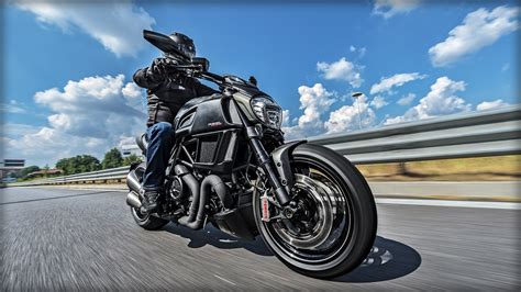 DUCATI Diavel Carbon (2015-2016) Specs, Performance & Photos - autoevolution