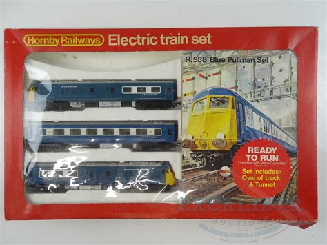 Lot 282 - A HORNBY OO gauge R538 'Blue Pullman' train