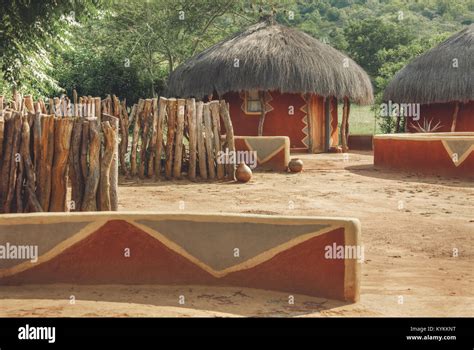 African Round Hut High Resolution Stock Photography and Images - Alamy