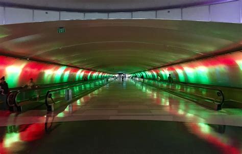 Airport Architecture — Detroit Metropolitan airport McNamara terminal...