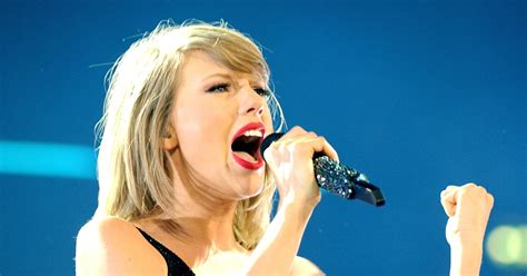 11 Taylor Swift Songs To Perform At Karaoke, Because These Beats Are Sick