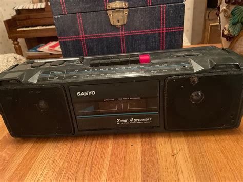 Sanyo cassette player | EstateSales.org