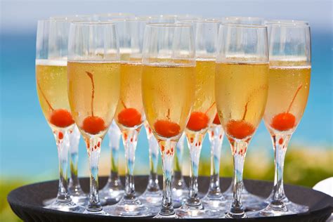 10 Fantastic Champagne Cocktails to Impress Anyone