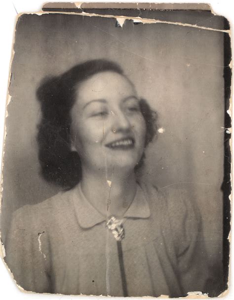 File:Vintage photobooth woman.jpg - Wikimedia Commons
