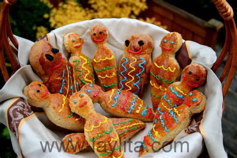 Guaguas de pan {Ecuadorian bread babies or figures}