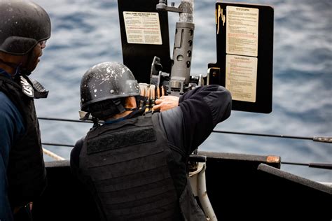 DVIDS - Images - USS Ramage Conducts Crew Cert Gunshoot [Image 4 of 27]