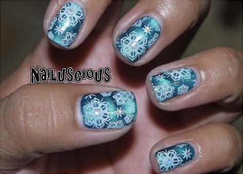 Nailuscious: Snow Flakes