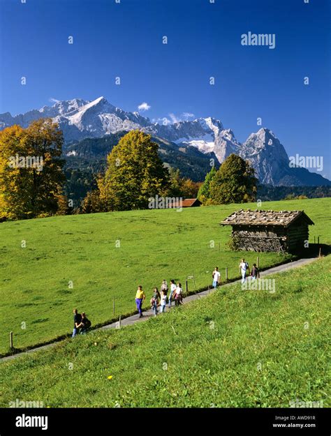 Hiking trail near Garmisch-Partenkirchen, autumn, Wetterstein mountain range, Upper Bavaria ...