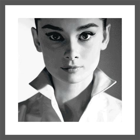Audrey Hepburn in Pink Three-Flip Image Lenticular – retro living uk