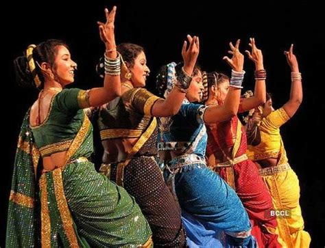 Dancing to the Beats of Lavani: Maharashtra’s Unforgettable Folk Dance ...