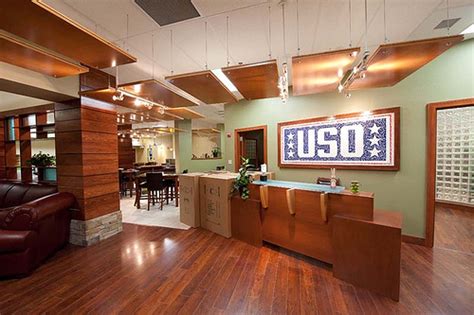 Mayor Reed dedicates renovated USO facility for at Atlanta airport ...