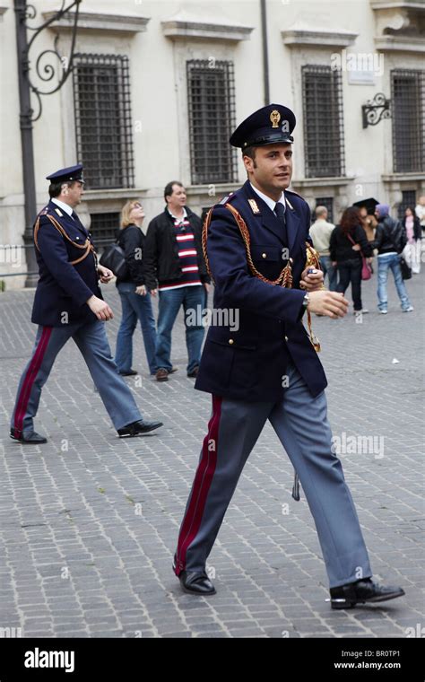 italian police uniform, Alibi is carabiniere, the real uniform is the ...