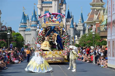 This Disney World parade is changing times for 2019 holiday season