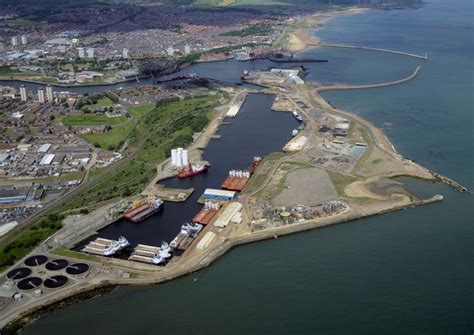 ‘Quay’ workers applauded as port sees uplift in business during lockdown - Wear Business