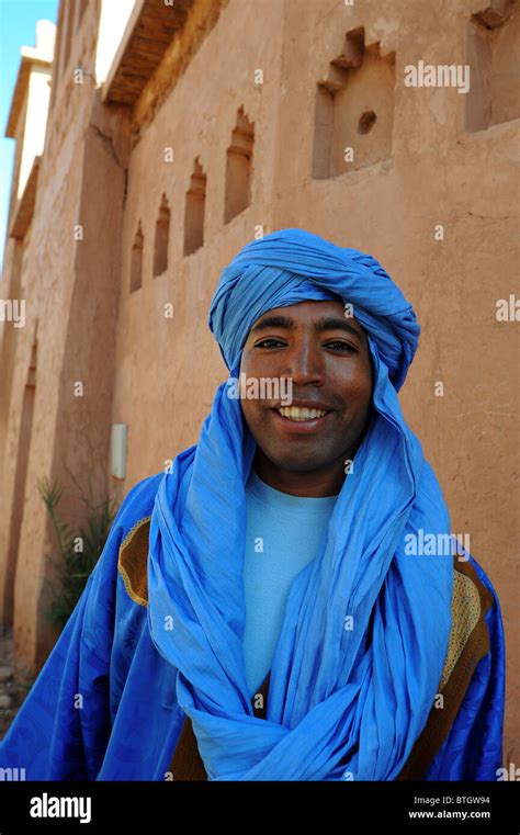 Moroccan Berber poses for photograph Stock Photo - Alamy