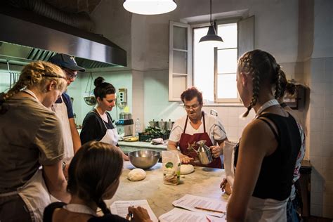 Explore the Best Cuisine with Cooking Classes in Italy | Viaggiamo